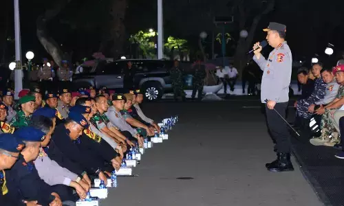 Kapolri beri motivasi pasukan pengamanan DPR/MPR Kapolri beri motivasi pasukan pengamanan DPR/MPR