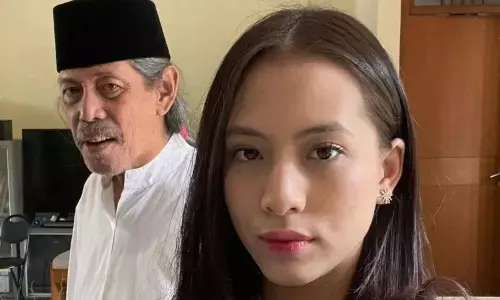 Adhisty Zara berduka atas meninggalnya Acil Bimbo Adhisty Zara berduka atas meninggalnya Acil Bimbo