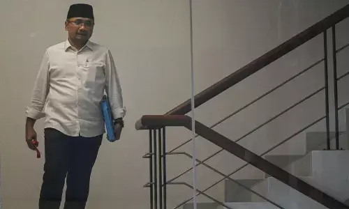 Sitaan KPK, 4 mobil dan uang USD 1,6 juta bukan dari eks menag Yaqut Sitaan KPK, 4 mobil dan uang USD 1,6 juta bukan dari eks menag Yaqut