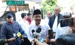 Kunjungi keluarga Affan Kurniawan, Mensos serahkan santunan kematian Kunjungi keluarga Affan Kurniawan, Mensos serahkan santunan kematian