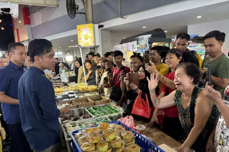 Pengecekan sentra kue subuh di pasar Senen oleh Wapres guna pastikan aktivitas kembali pulih Pengecekan sentra kue subuh di pasar Senen oleh Wapres guna pastikan aktivitas kembali pulih