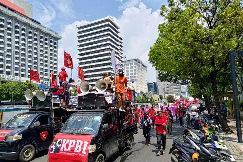Massa Aliansi Gebrak lakukan `long march` ke kawasan Patung Kuda Massa Aliansi Gebrak lakukan `long march` ke kawasan Patung Kuda
