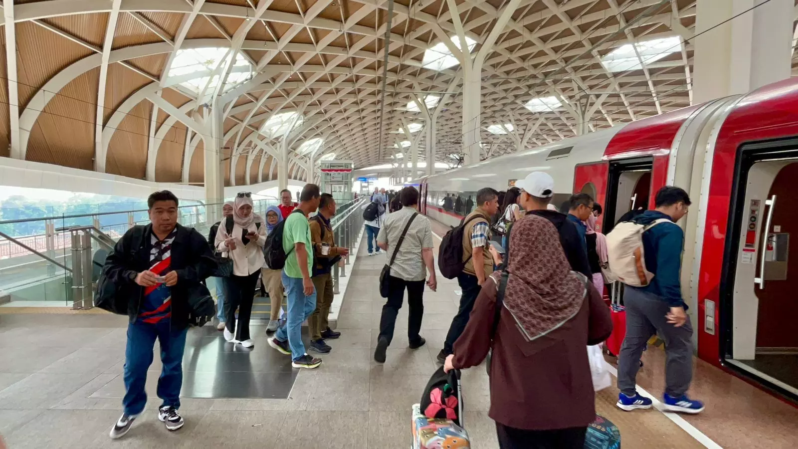 KCIC sebut jumlah wisatawan mancanegara pengguna Whoosh terus meningkat KCIC sebut jumlah wisatawan mancanegara pengguna Whoosh terus meningkat