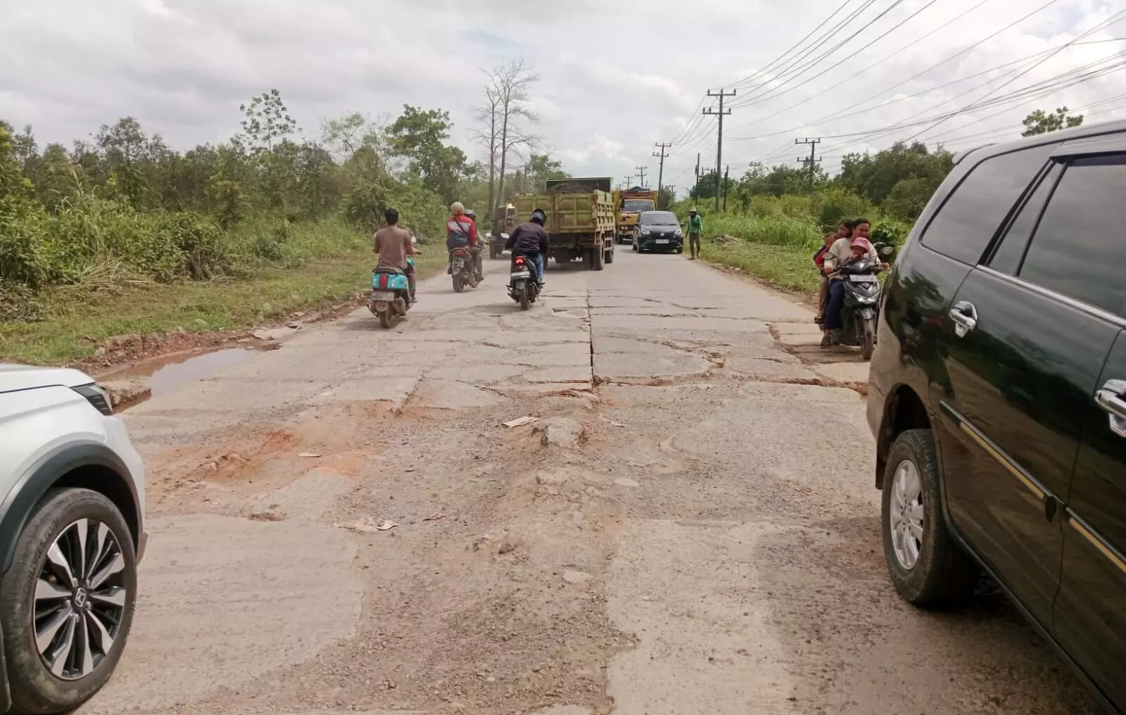 Viral di medsos, warga minta Gubernur Sumsel tangani jalan rusak Viral di medsos, warga minta Gubernur Sumsel tangani jalan rusak