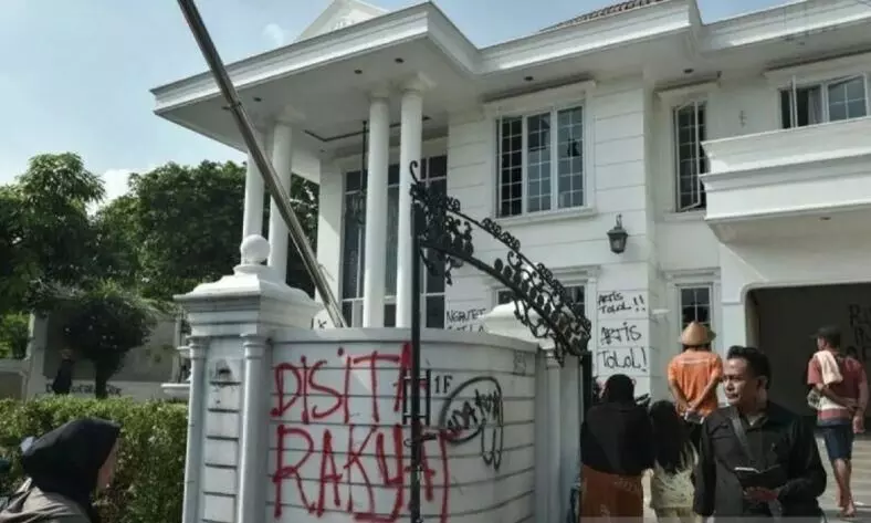 Polisi tangkap terduga provokator penjarahan rumah Uya Kuya Polisi tangkap terduga provokator penjarahan rumah Uya Kuya