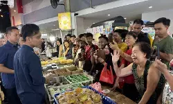 Pengecekan sentra kue subuh di pasar Senen oleh Wapres guna pastikan aktivitas kembali pulih Pengecekan sentra kue subuh di pasar Senen oleh Wapres guna pastikan aktivitas kembali pulih