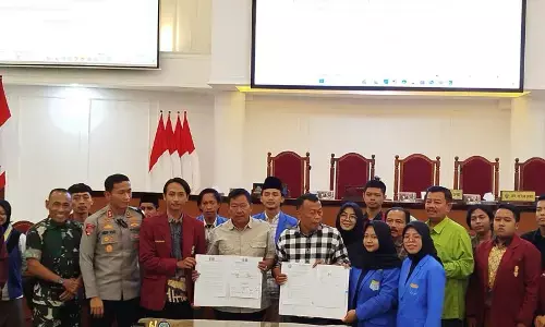 Mahasiswa Ponorogo pilih audiensi dan serahkan tujuh tuntutan Mahasiswa Ponorogo pilih audiensi dan serahkan tujuh tuntutan