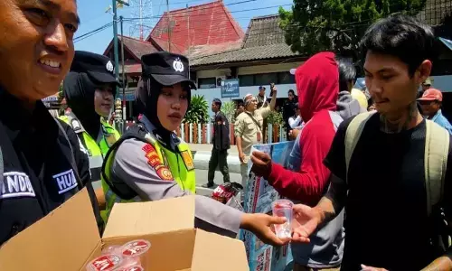 Polres Pemalang amankan unjuk rasa melalui pendekatan humanis Polres Pemalang amankan unjuk rasa melalui pendekatan humanis