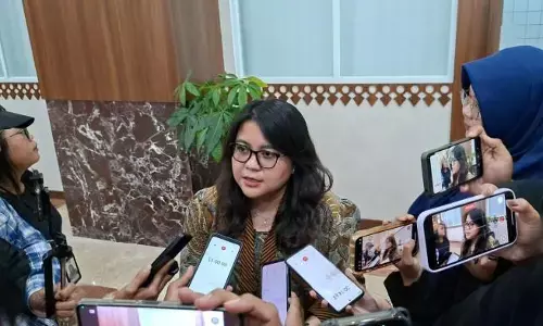 Ima Mahdiah berjanji gaji dan tunjangan anggota dewan akan dibuka ke masyarakat secara transparan Ima Mahdiah berjanji gaji dan tunjangan anggota dewan akan dibuka ke masyarakat secara transparan