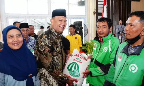 Sebanyak 7.716 warga tidak mampu terima bantuan dari Pemkab Langkat Sebanyak 7.716 warga tidak mampu terima bantuan dari Pemkab Langkat