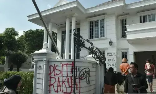 Polisi tangkap terduga provokator penjarahan rumah Uya Kuya Polisi tangkap terduga provokator penjarahan rumah Uya Kuya