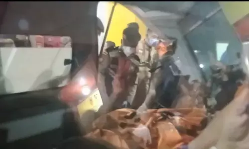 Sebanyak delapan korban helikopter jatuh tiba di DVI Pos Motem Polda Kalsel Sebanyak delapan korban helikopter jatuh tiba di DVI Pos Motem Polda Kalsel