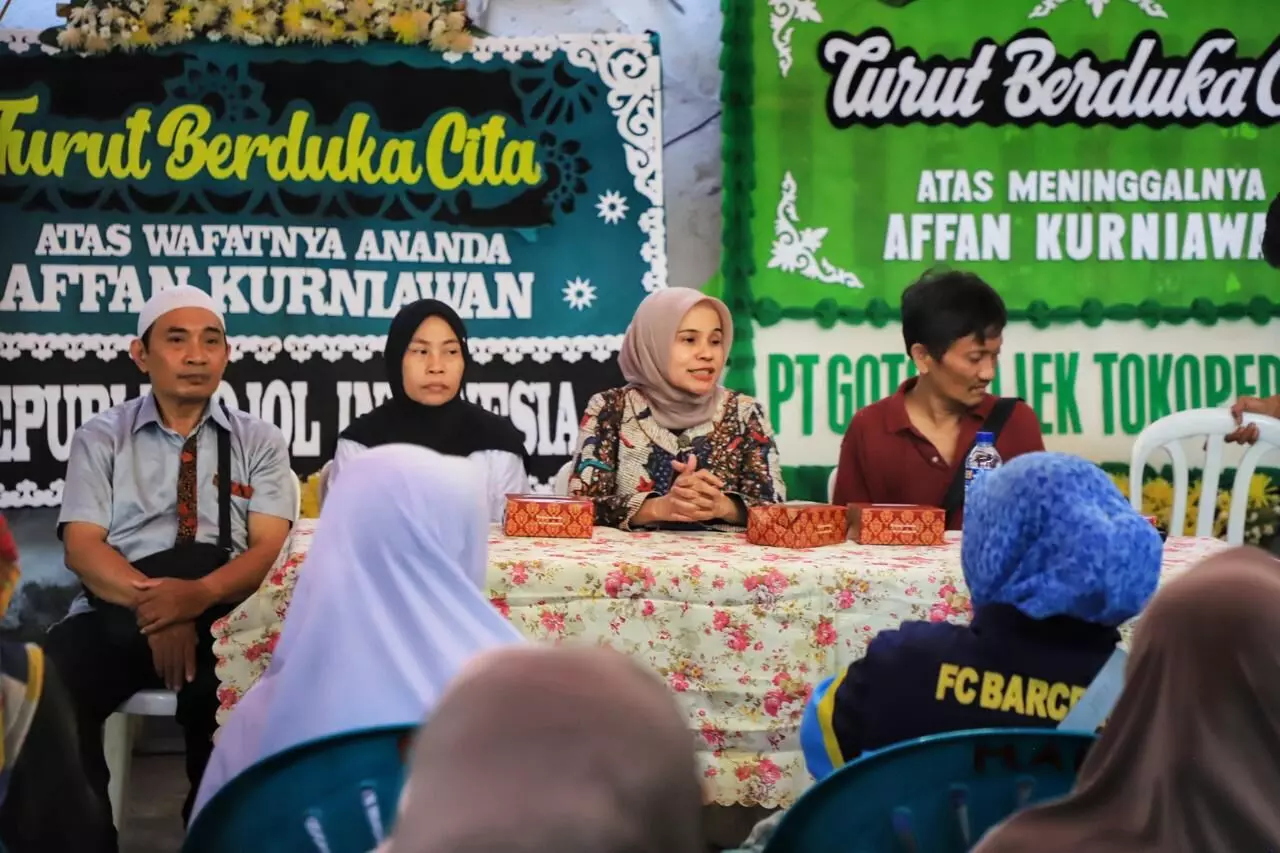 Kemensos beri bansos untul ratusan tetangga driver ojol Affan Kurniawan Kemensos beri bansos untul ratusan tetangga driver ojol Affan Kurniawan