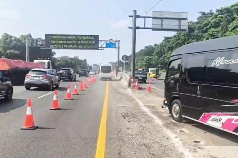 `Contraflow` Tol Jakarta-Cikampek diterapkan Jasamarga `Contraflow` Tol Jakarta-Cikampek diterapkan Jasamarga