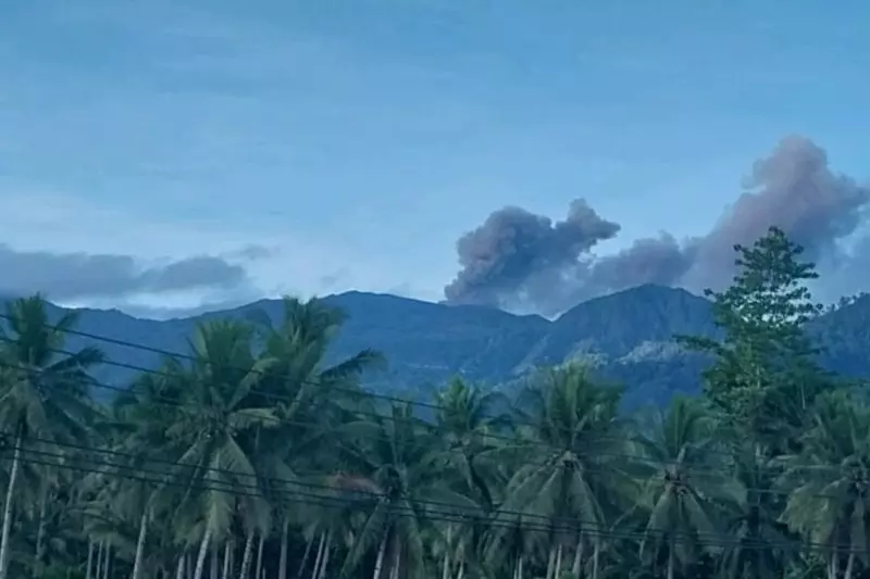 PGA: Gunung Dukono semburkan abu vulkanik setinggi 400 meter PGA: Gunung Dukono semburkan abu vulkanik setinggi 400 meter