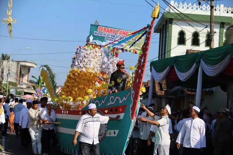 Budaya endhog-endhogan Banyuwangi peringati Maulid Nabi Muhammad Budaya endhog-endhogan Banyuwangi peringati Maulid Nabi Muhammad