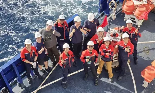 UI terlibat dalam misi pelayaran riset geologi laut internasional UI terlibat dalam misi pelayaran riset geologi laut internasional