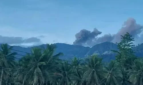 PGA: Gunung Dukono semburkan abu vulkanik setinggi 400 meter PGA: Gunung Dukono semburkan abu vulkanik setinggi 400 meter