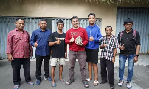 Fragmen Kepala Ganesha yang raib dijarah perusuh ditemukan 2 pelajar SMK Kediri Fragmen Kepala Ganesha yang raib dijarah perusuh ditemukan 2 pelajar SMK Kediri