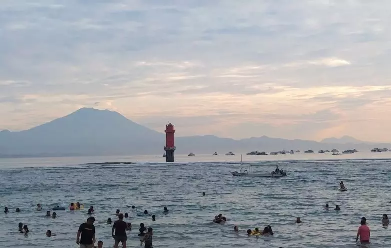 BBMKG terbitkan peringatan dini gelombang tinggi 6 meter selatan Bali BBMKG terbitkan peringatan dini gelombang tinggi 6 meter selatan Bali