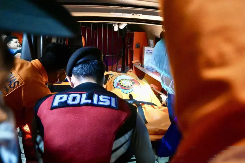 DVI Polda Kalsel identifikasi 3 jasad WNA korban heli jatuh DVI Polda Kalsel identifikasi 3 jasad WNA korban heli jatuh