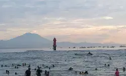 BBMKG terbitkan peringatan dini gelombang tinggi 6 meter selatan Bali BBMKG terbitkan peringatan dini gelombang tinggi 6 meter selatan Bali