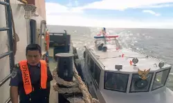 Pangkalan PLP Tanjung Uban evakuasi tongkang bocor di Perairan Batam