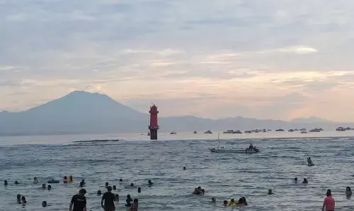 BBMKG terbitkan peringatan dini gelombang tinggi 6 meter selatan Bali BBMKG terbitkan peringatan dini gelombang tinggi 6 meter selatan Bali