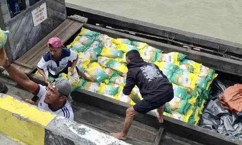 Bulog distribusikan beras SPHP hingga pulau terpencil di Karimun Bulog distribusikan beras SPHP hingga pulau terpencil di Karimun