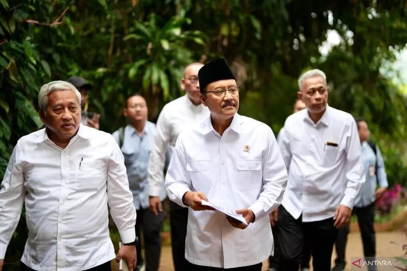 Mensos sampaikan perkembangan Sekolah Rakyat kepada Presiden Prabowo Mensos sampaikan perkembangan Sekolah Rakyat kepada Presiden Prabowo