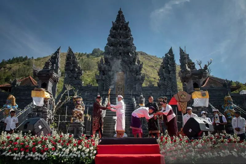 Kirab api awali Porprov Bali dari kawah Gunung Batur Kirab api awali Porprov Bali dari kawah Gunung Batur