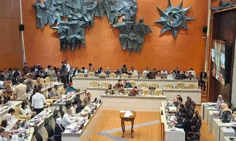 Hak anggaran DPR dan tantangannya bagi demokrasi Indonesia Hak anggaran DPR dan tantangannya bagi demokrasi Indonesia