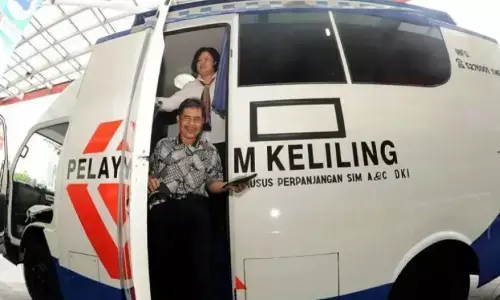 Hari ini SIM Keliling hanya melayani lokasi di Jaktim dan Jakbar Hari ini SIM Keliling hanya melayani lokasi di Jaktim dan Jakbar