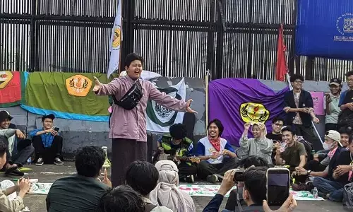 Peran media massa arus utama di era fabrikasi kebenaran Peran media massa arus utama di era fabrikasi kebenaran