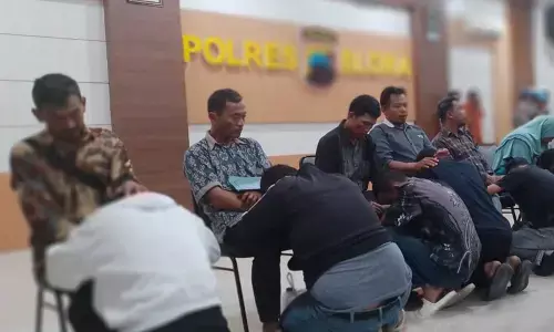 12 pemuda diduga hendak lempari gedung DPRD Blora diamankan Polisi 12 pemuda diduga hendak lempari gedung DPRD Blora diamankan Polisi