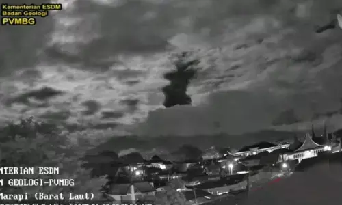 Erupsi Marapi lontarkan abu vulkanik setinggi 1.200 meter Erupsi Marapi lontarkan abu vulkanik setinggi 1.200 meter