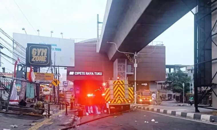 Kebakaran dekat Stasiun Cipete Raya tak ganggu operasional MRT Jakarta Kebakaran dekat Stasiun Cipete Raya tak ganggu operasional MRT Jakarta