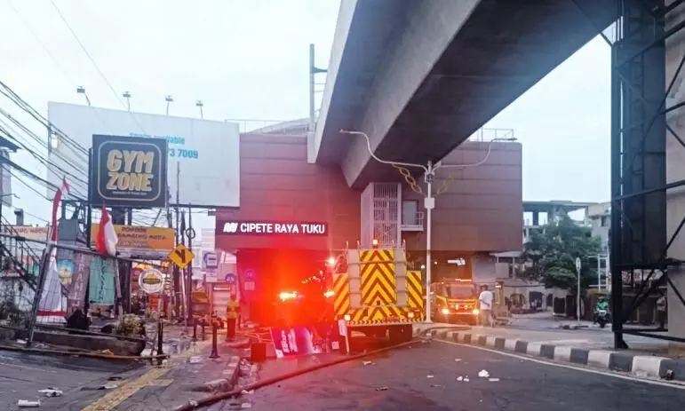 Imbas kebakaran, jalan Fatmawati sekitar Stasiun MRT Cipete ditutup Imbas kebakaran, jalan Fatmawati sekitar Stasiun MRT Cipete ditutup