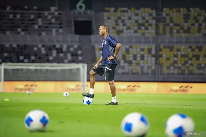Menanti keberanian Patrick Kluivert Menanti keberanian Patrick Kluivert