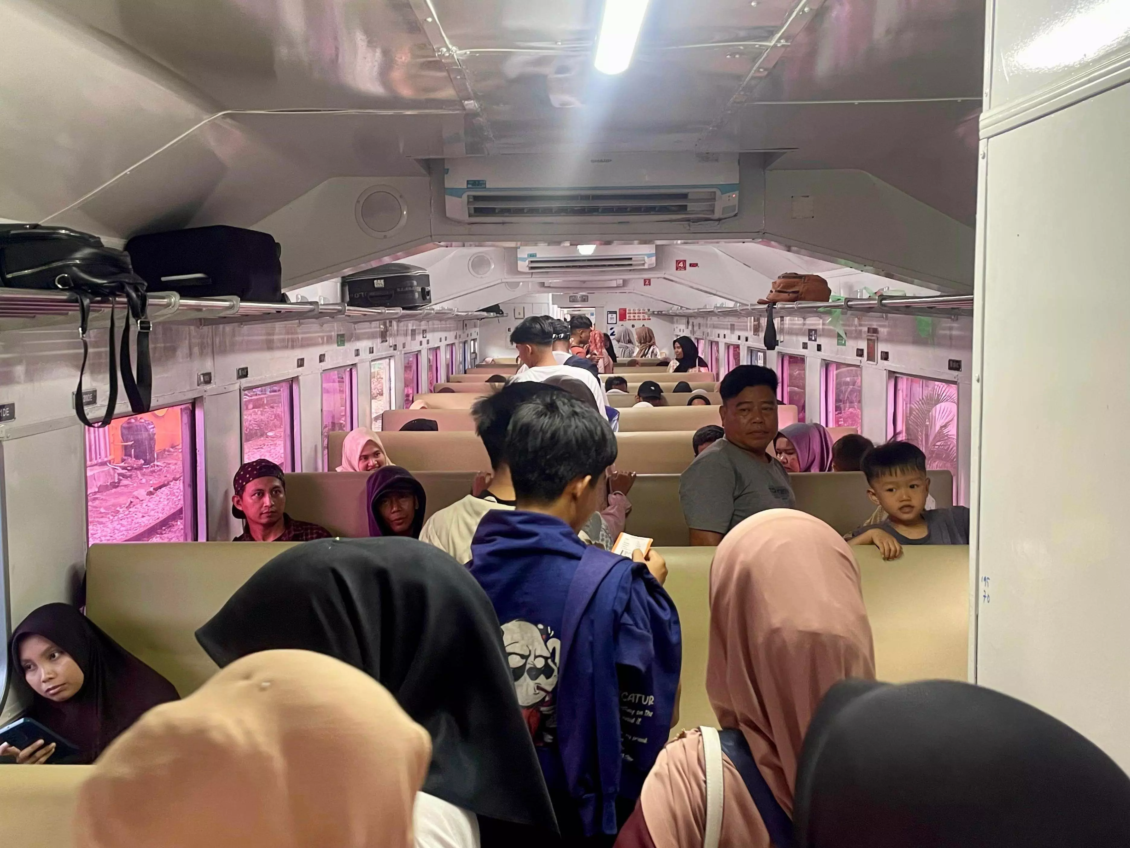 Libur panjang Maulid Nabi, 90,6% tiket KA Pariaman Ekspres terjual Libur panjang Maulid Nabi, 90,6% tiket KA Pariaman Ekspres terjual