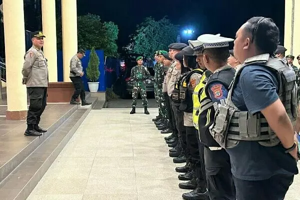 Cegah gangguan kamtibmas, Polda Sulut gelar patroli skala besar bersama TNI Cegah gangguan kamtibmas, Polda Sulut gelar patroli skala besar bersama TNI