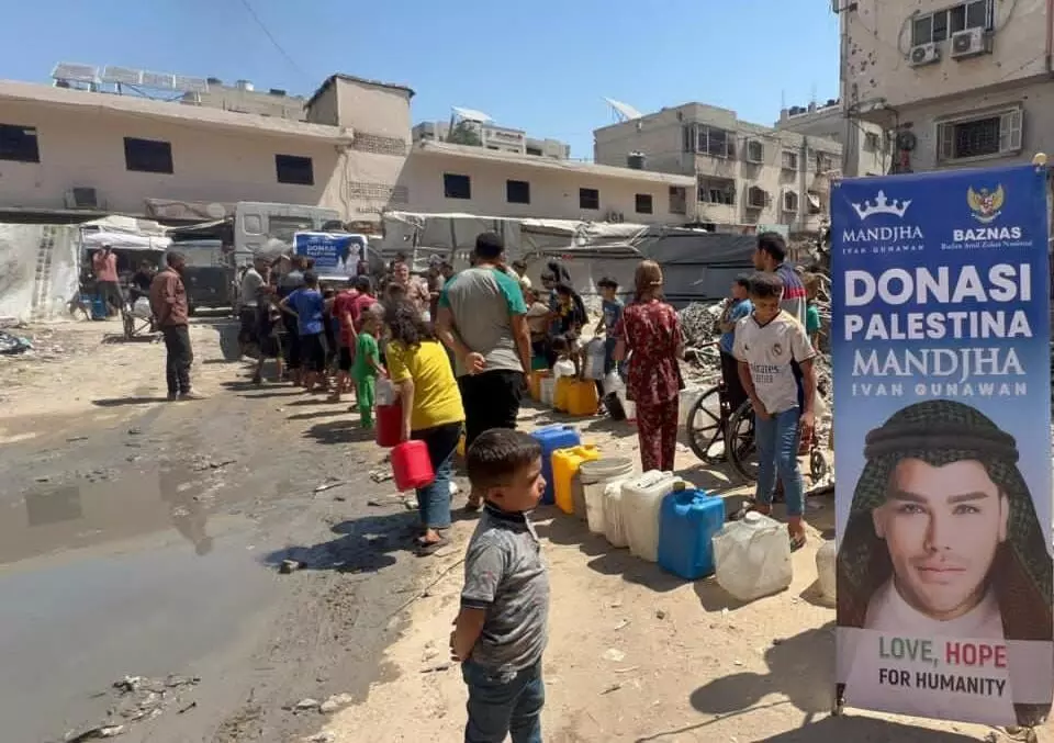 Bersama Ivan Gunawan, BAZNAS RI kembali salurkan bantuan air bersih 45.000 liter bagi warga Palestina Bersama Ivan Gunawan, BAZNAS RI kembali salurkan bantuan air bersih 45.000 liter bagi warga Palestina
