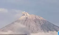 Senin pagi, Gunung Semeru erupsi delapan kali Senin pagi, Gunung Semeru erupsi delapan kali