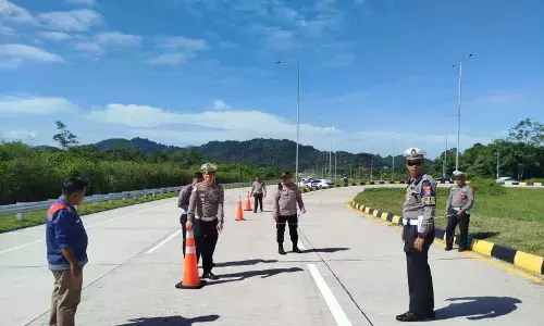 Polres Padang Pariaman olah TKP kecelakaan bus ALS Polres Padang Pariaman olah TKP kecelakaan bus ALS