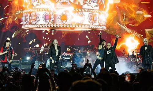 Konser Dewa 19 Featuring All Stars 2.0 sukses besar: Silaturahmi, persatuan dan perdamaian Indonesia Konser Dewa 19 Featuring All Stars 2.0 sukses besar: Silaturahmi, persatuan dan perdamaian Indonesia