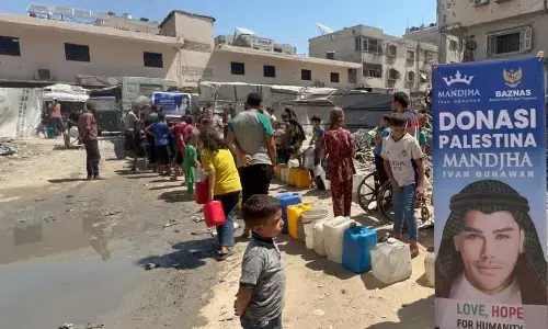 Bersama Ivan Gunawan, BAZNAS RI kembali salurkan bantuan air bersih 45.000 liter bagi warga Palestina Bersama Ivan Gunawan, BAZNAS RI kembali salurkan bantuan air bersih 45.000 liter bagi warga Palestina