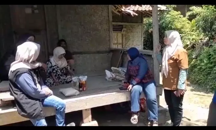 Sesuai DTSEN, Nenek Rumi terima bantuan dari Kemensos bentuk RTS dan Atensi Sesuai DTSEN, Nenek Rumi terima bantuan dari Kemensos bentuk RTS dan Atensi