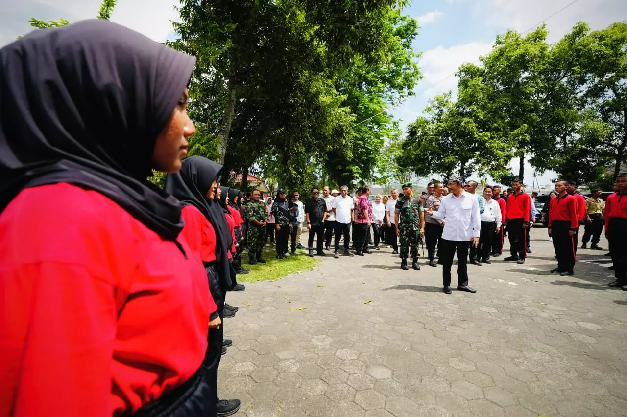 Gus Ipul konsolidasikan Kadinsos DIY-Jateng, dorong kolaborasi sukseskan Sekolah Rakyat Gus Ipul konsolidasikan Kadinsos DIY-Jateng, dorong kolaborasi sukseskan Sekolah Rakyat