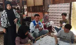 Siswa difabel di Kudus dilatih membatik untuk perkuat kemandirian Siswa difabel di Kudus dilatih membatik untuk perkuat kemandirian