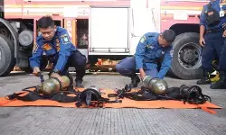 BPBD Kota Tangerang siagakan petugas antisipasi banjir saat hujan lama BPBD Kota Tangerang siagakan petugas antisipasi banjir saat hujan lama